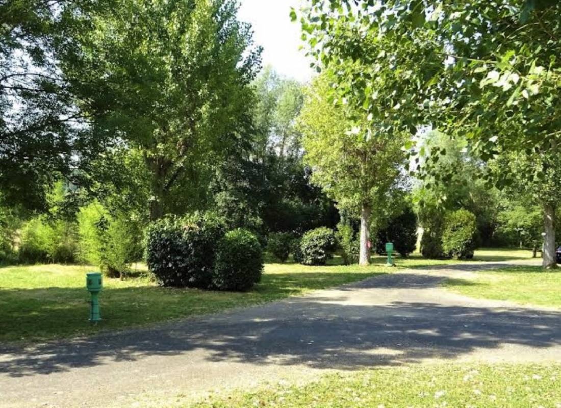 Camping de Salviac — Area da campeggio in Salviac 