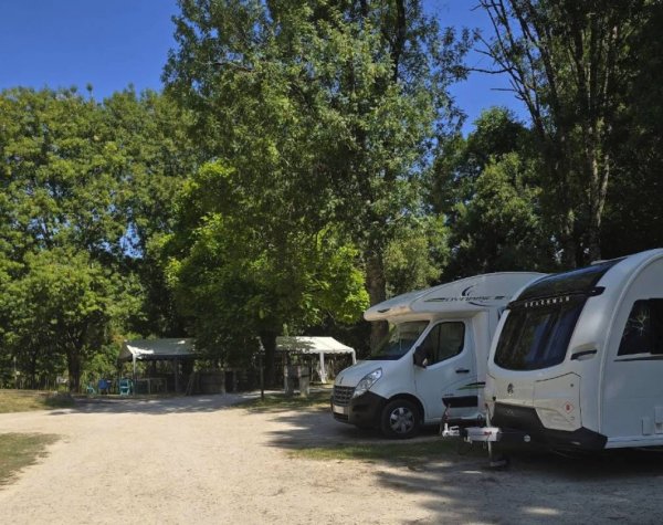 Camping Bourg de Charente ** — Photo 3
