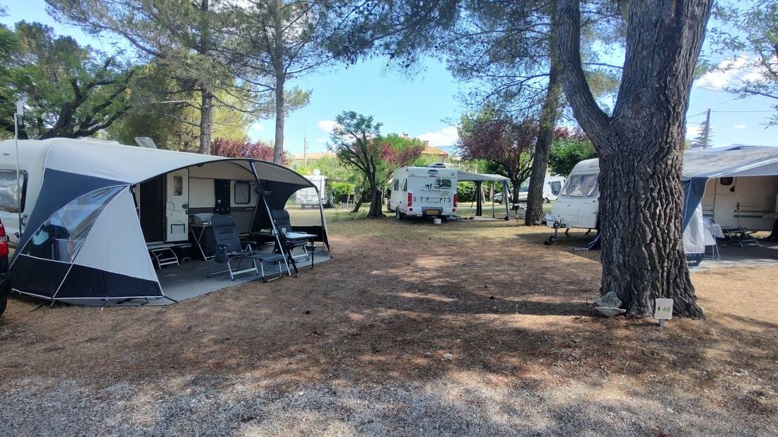 Camping Municipal de Villes-sur-Auzon — Campingplass in Villes-sur-Auzon / Provence-Alpes-Côte d'Azur