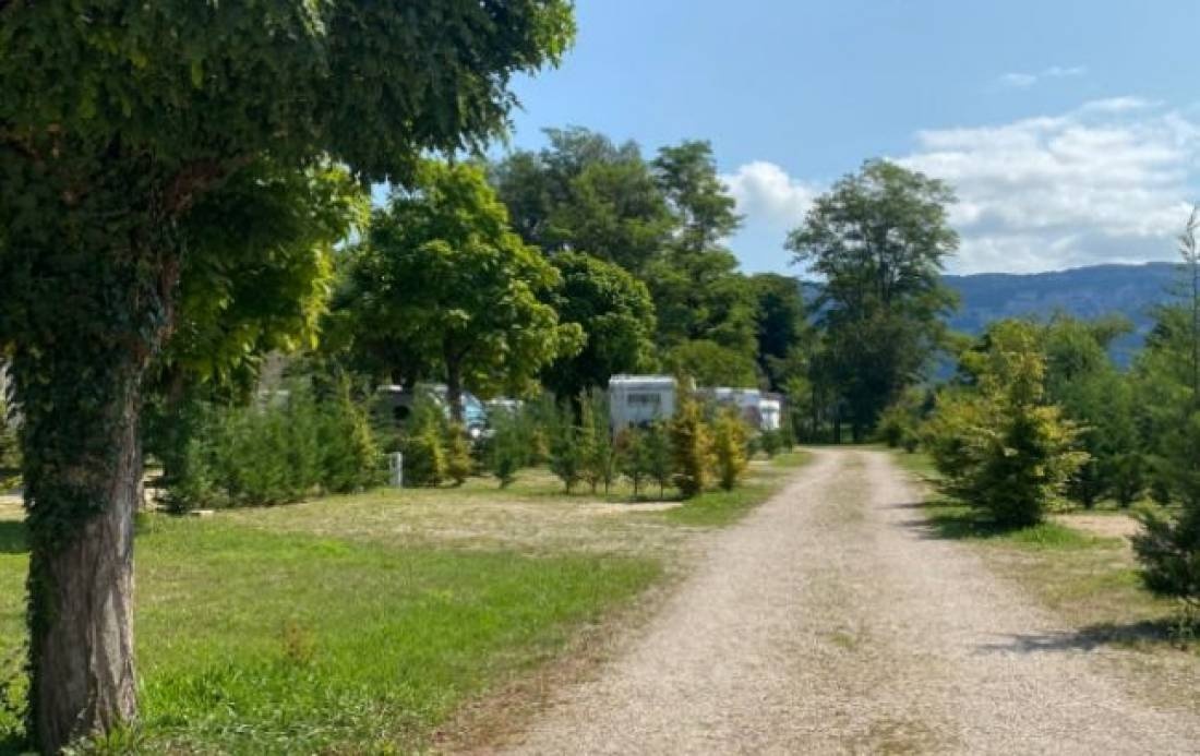 Aire Camping-Car Park de Brégnier-Cordon — Stellplatz in Brégnier-Cordon / Auvergne-Rhône-Alpes