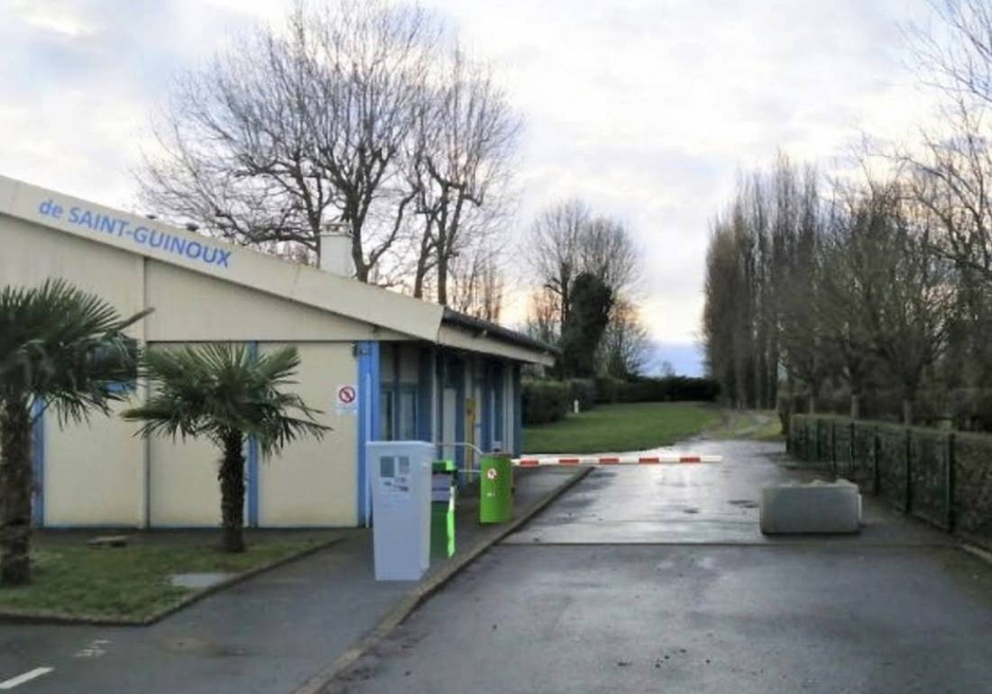Stellplatz Saint-Guinoux — Camperplads in Saint-Guinoux