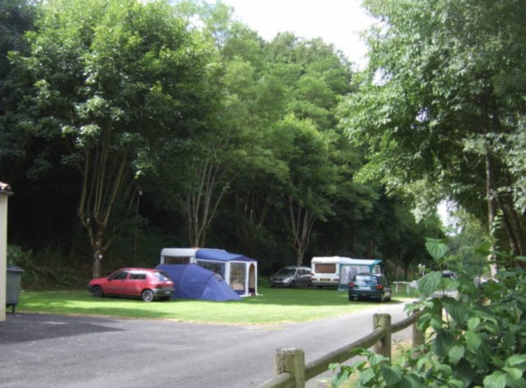 Camping de la Vallée du Lys — Cámping in Lys-Haut-Layon