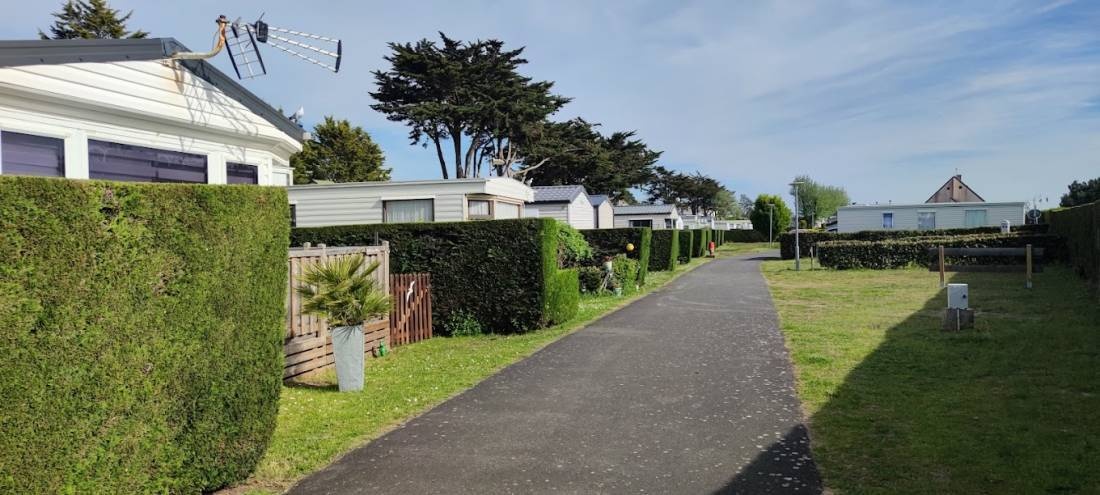 Camping municipal de Saint Jean le Thomas — Campingplats in Saint-Jean-le-Thomas / Normandie