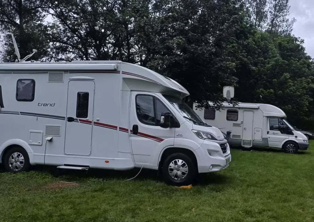 Camping Ô bord de l'eau — Kemping in Paulhaguet