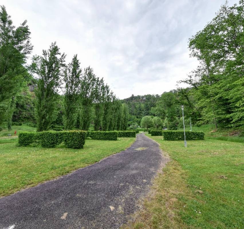 Camping Sous Roche — Sítio de acampamento in Avallon / Bourgogne Franche-Comté