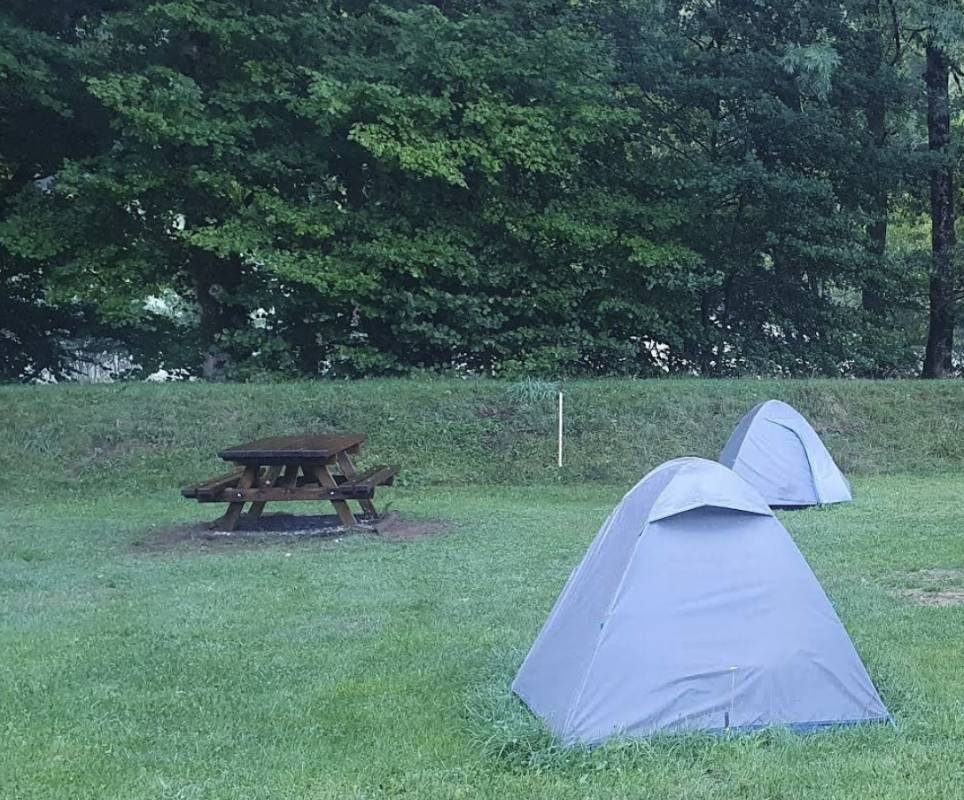 Camping Chez Fanny et Jérémy — Campingplats in Saint-Chély-d'Aubrac