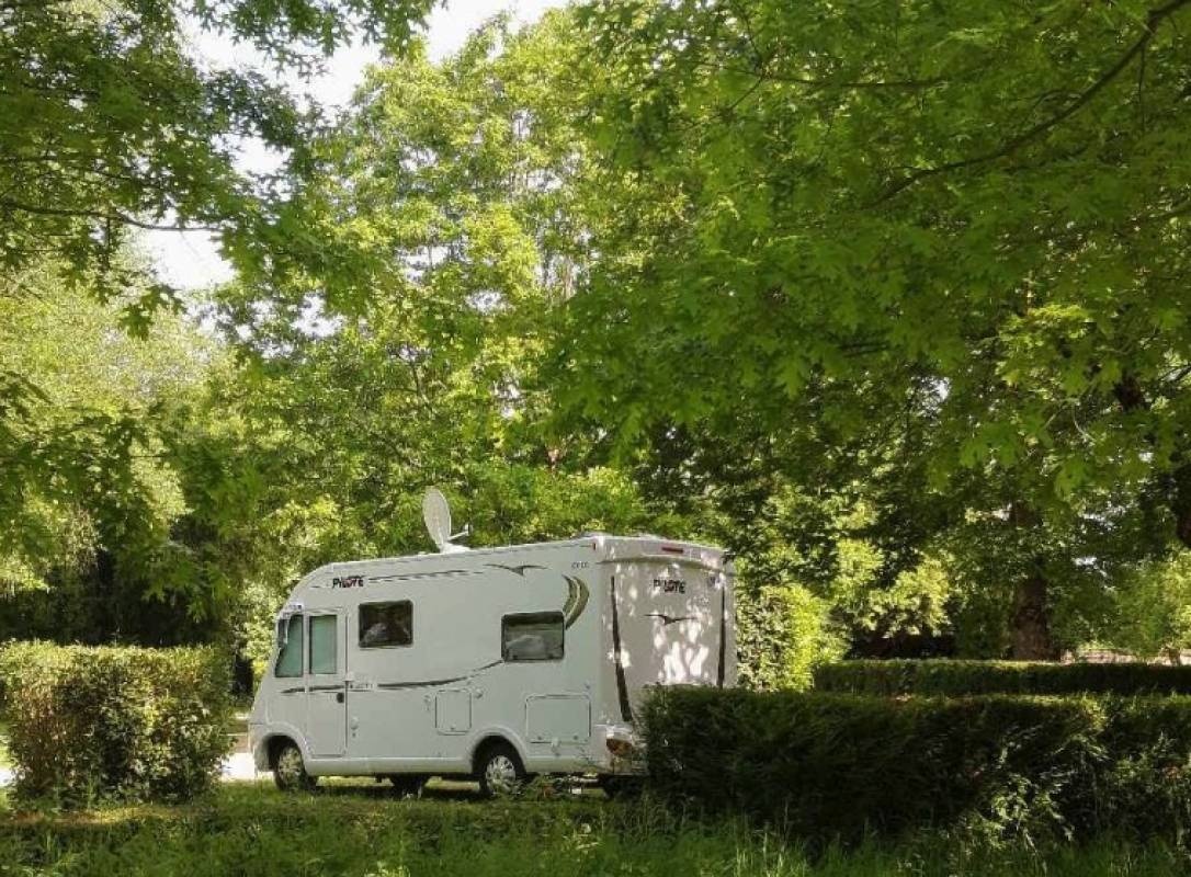 Camping Municipal Andouillé — Sítio de acampamento in Andouillé