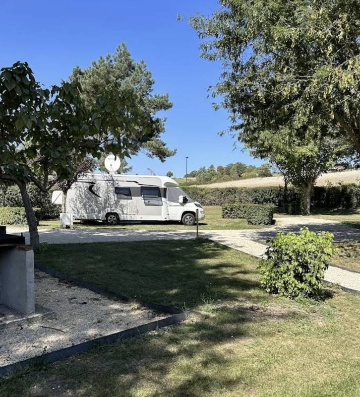 Camping du Manoire — Camping Site in Fossemagne