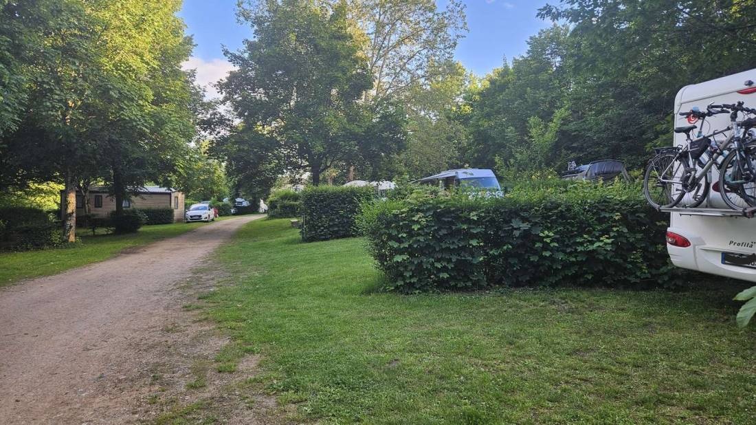 Camping du Lac — 露营地 in Saint-Point / Bourgogne Franche-Comté