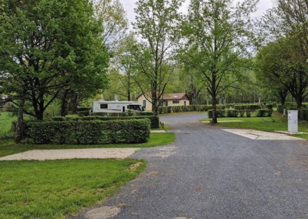 Stellplatz Pierre-Buffière — Photo 3