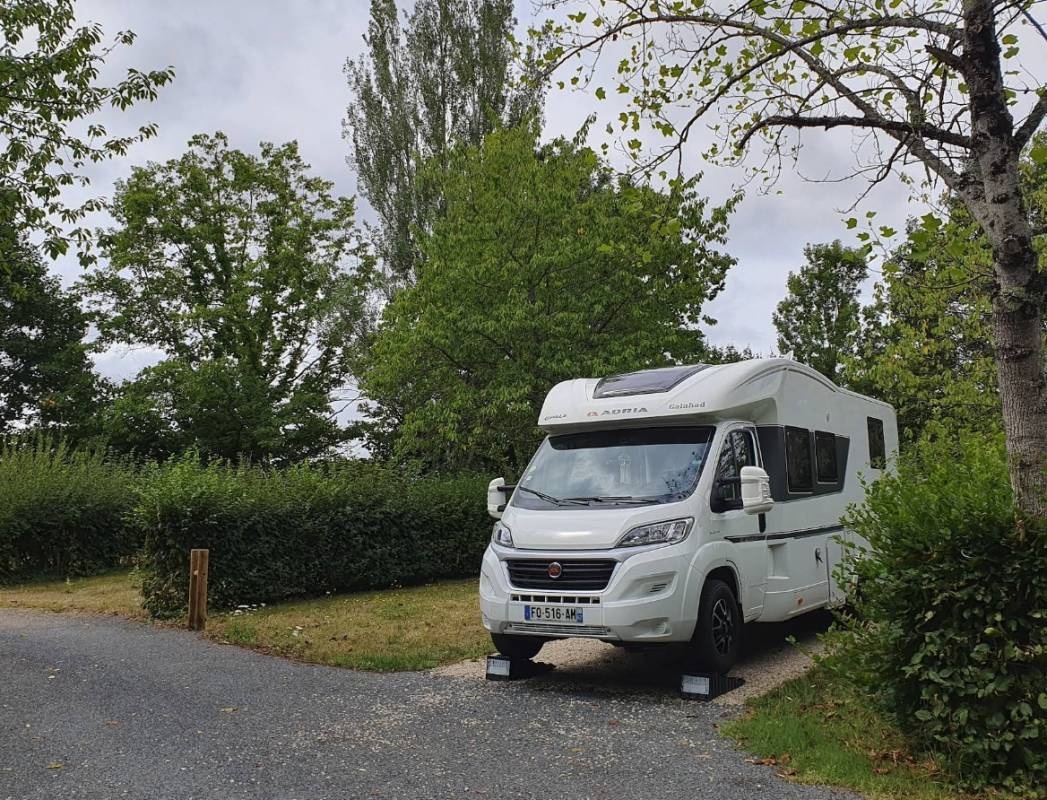 Stellplatz Pierre-Buffière — Місце для кемперів in Pierre-Buffière