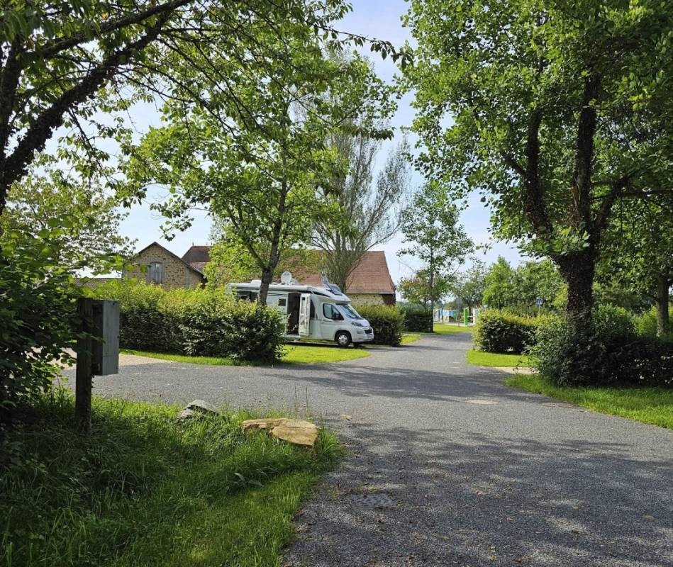 Stellplatz Pierre-Buffière — Campervan Site in Pierre-Buffière