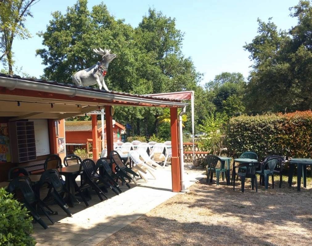 Camping Le Moulin de Rambourg *** — Sítio de acampamento in Nesmy
