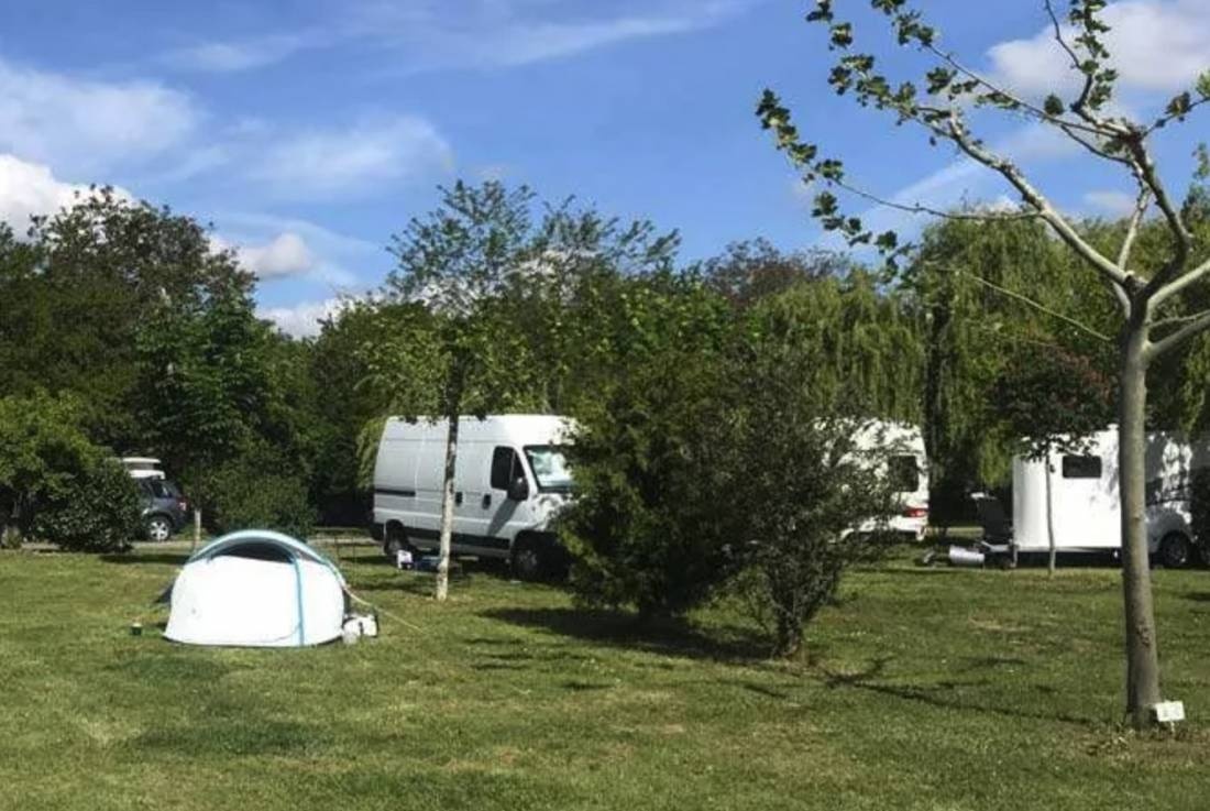 Camping de Montéglin — Campingplads in Laragne-Montéglin