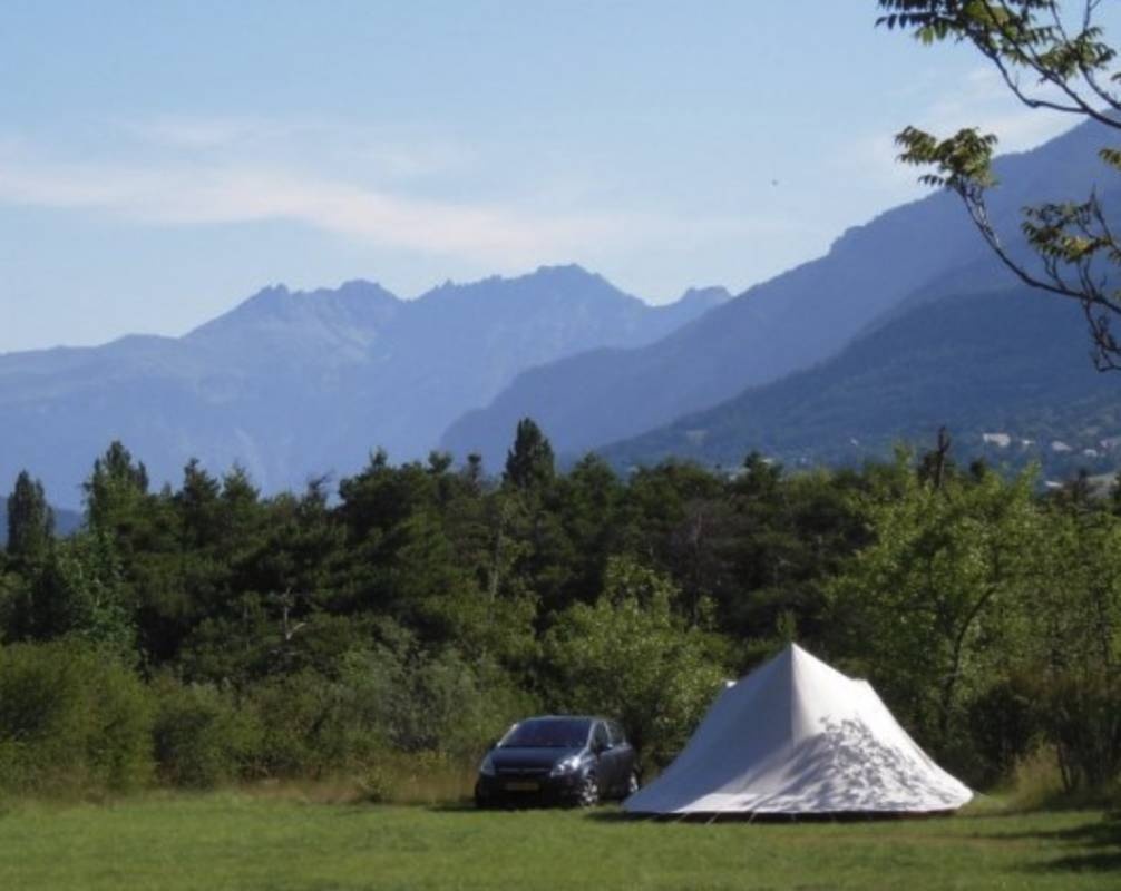 Camping Le Petit Liou *** — Sítio de acampamento in Embrun
