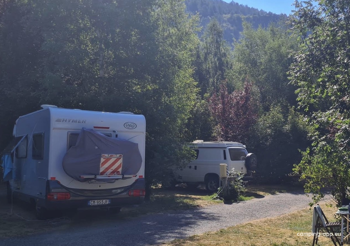 Camping du Lac ** — Camping in La Roche-de-Rame 