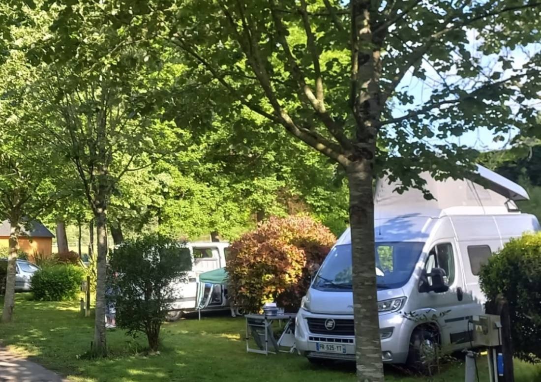 Camping L'Orée du Bois *** — Kemping in Arthez-de-Béarn