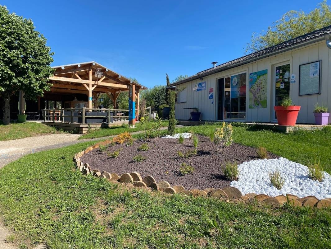 Woka Camping Green Lagoon **** — Kemp in Marnay / Bourgogne Franche-Comté