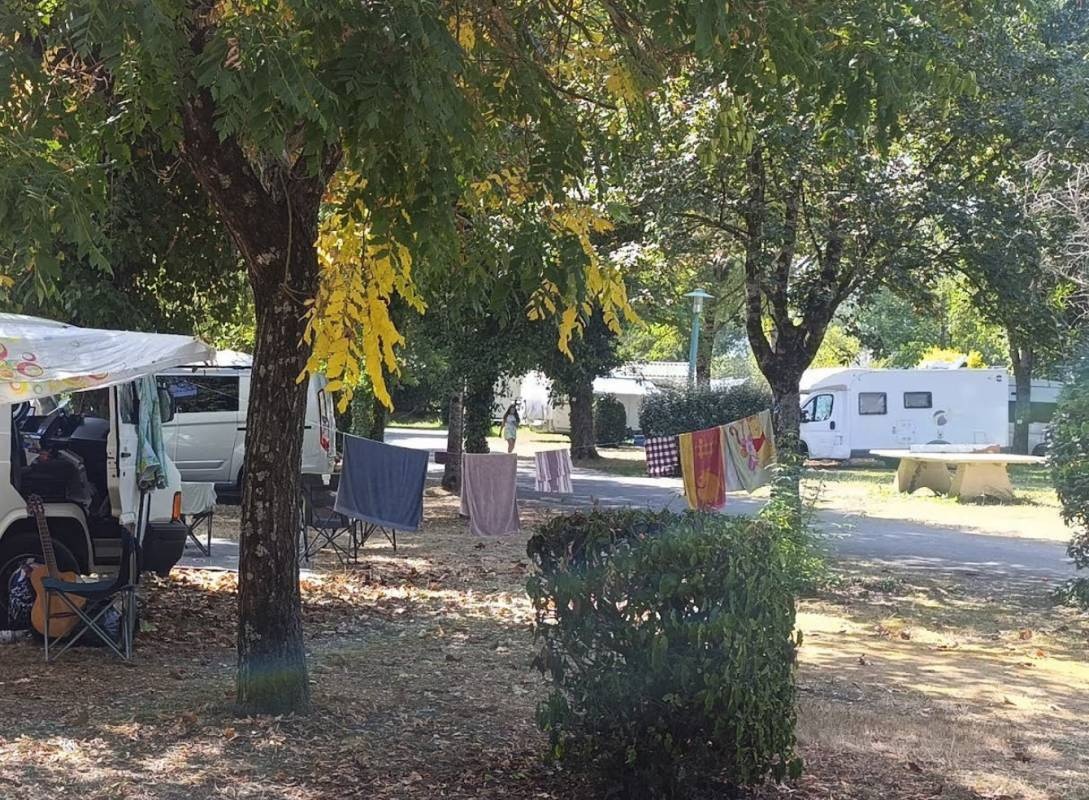 Camping Les Ô Kiri *** — Місце для кемпінгу in Baudreix