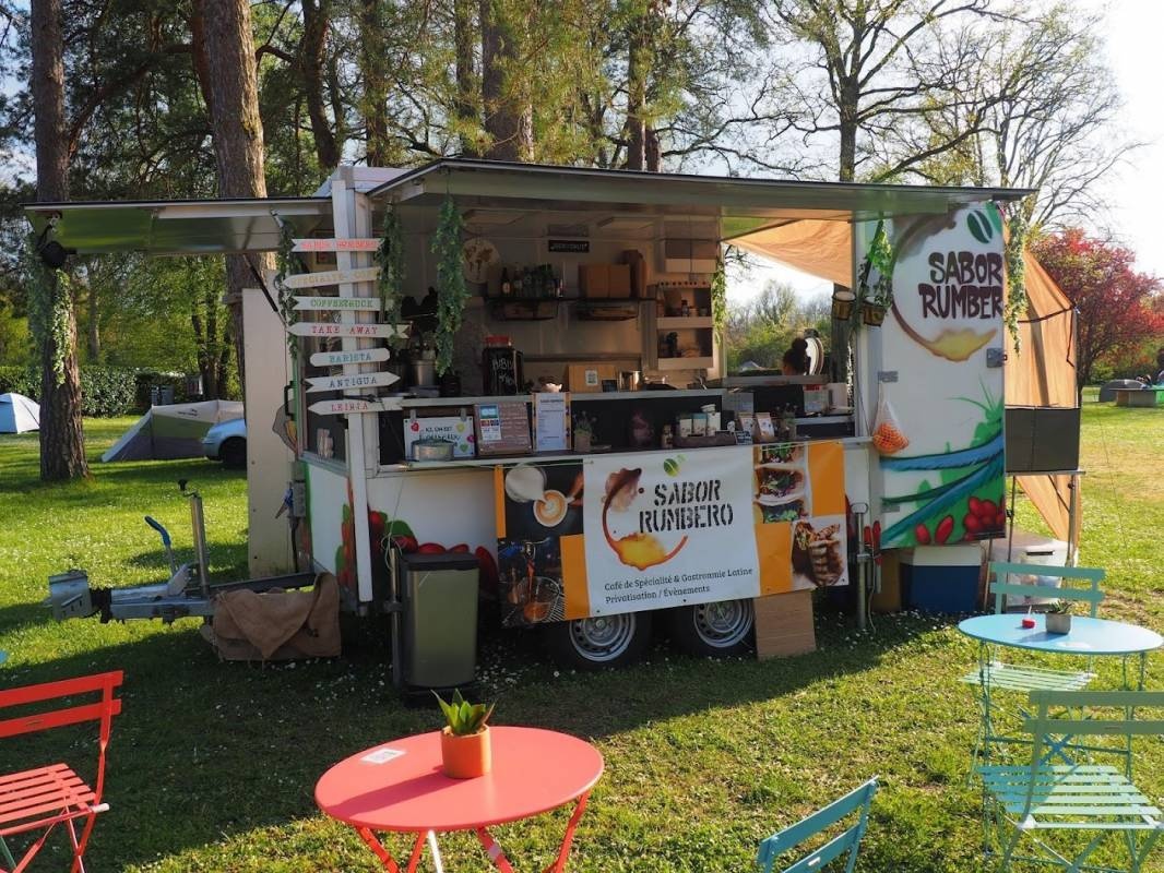 Camping LES PRÉS — Kamp yeri in Grez-sur-Loing