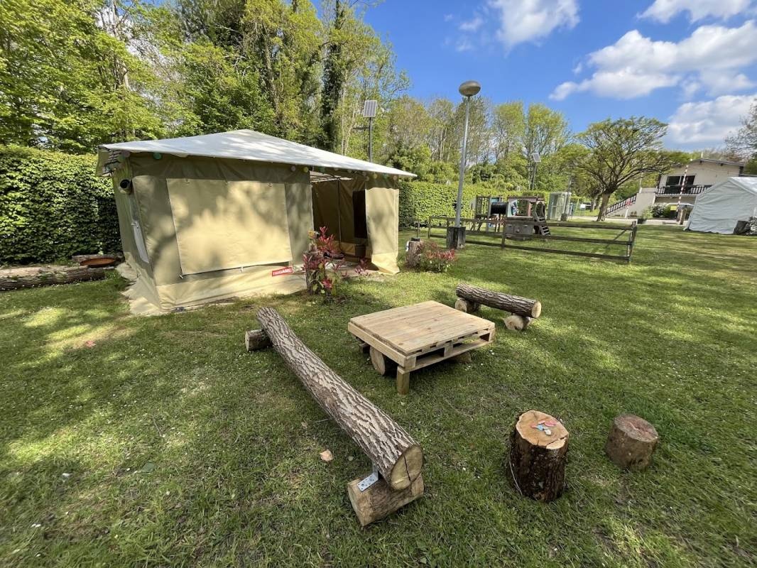 Camping LES PRÉS — Campingplads in Grez-sur-Loing