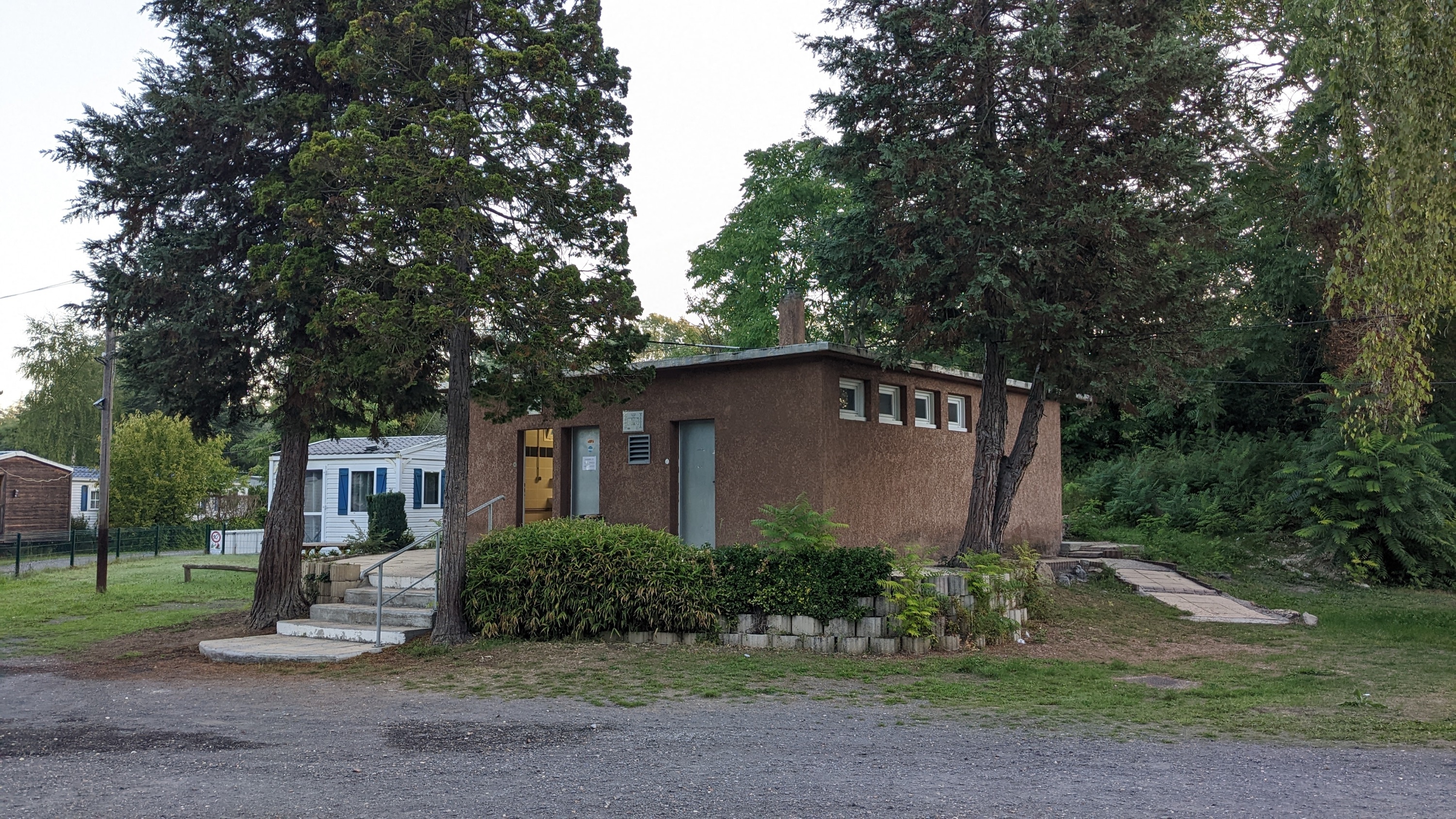 Camping le Criquet — Kamp yeri in Freneuse