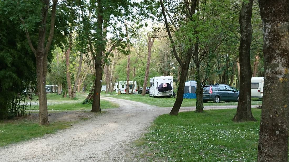 Camping Du Lion *** — Kamp yeri in Bourg-Saint-Andéol / Auvergne-Rhône-Alpes