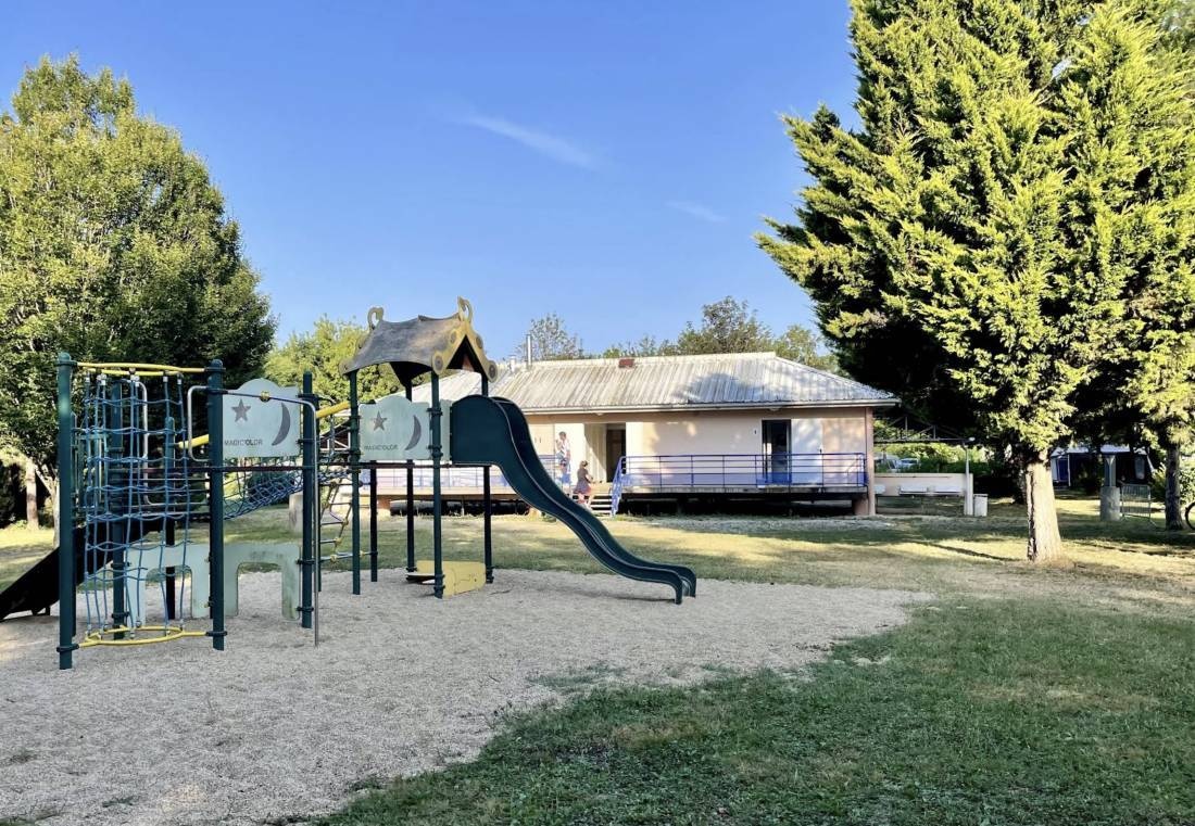 Camping La Chanoie — Kemp in Pontailler-sur-Saône / Bourgogne Franche-Comté