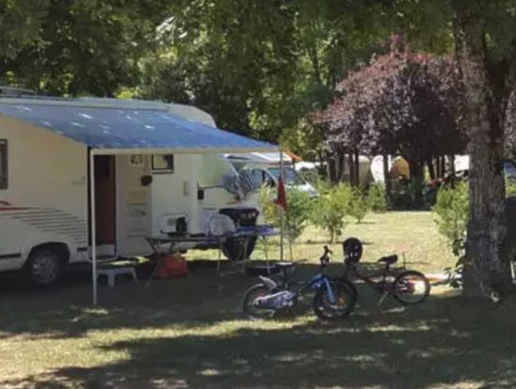 Camping Les Rives du Céou *** — Campingplats in Frayssinet