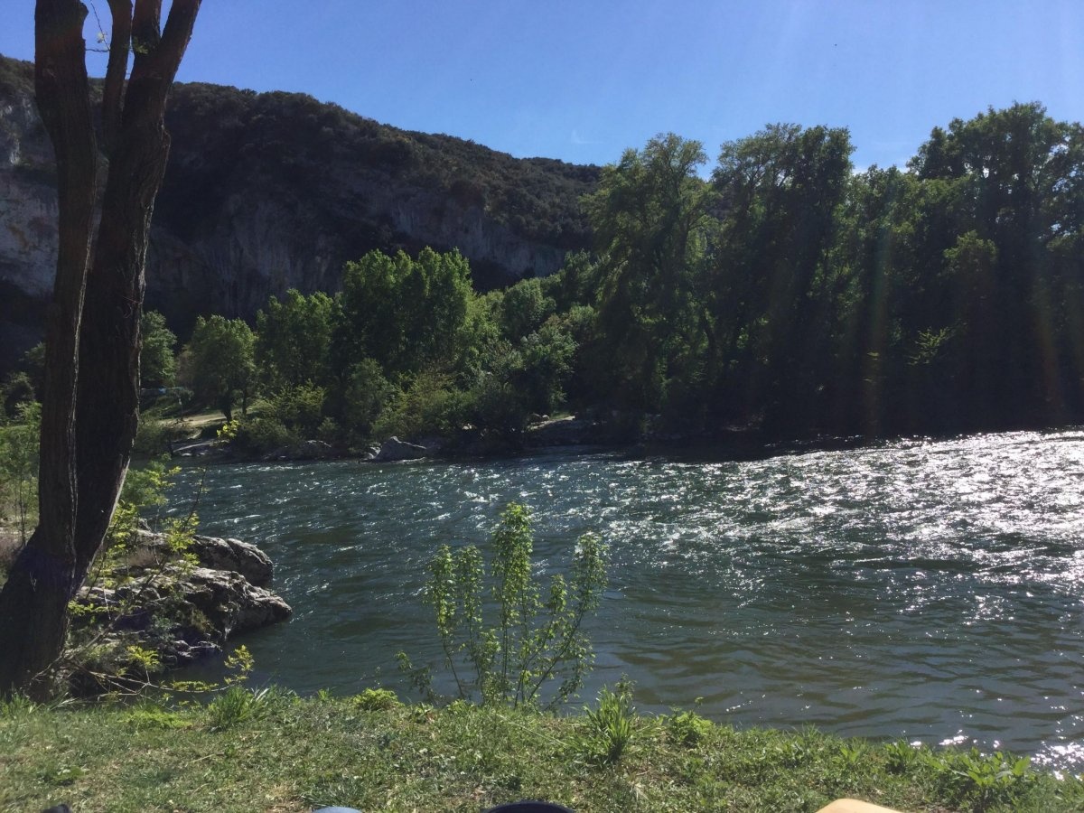 CAMPING DE L'ILE — Campingplats in Vallon-Pont-d'Arc