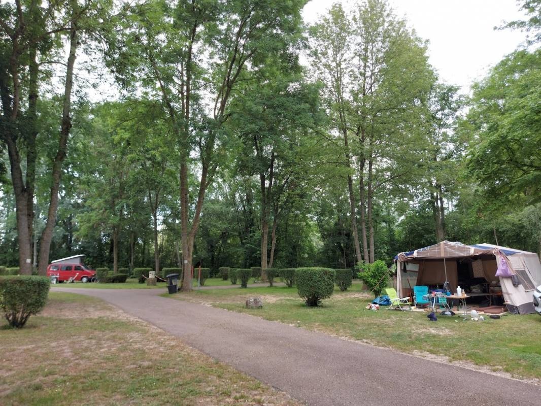 Camping de l'île Cherlieu — Cámping in Arcis-sur-Aube