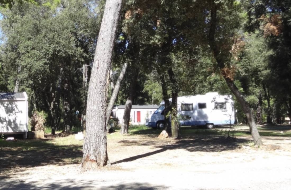 Camping Les Clos — Kamp yeri in Bagnols-en-Forêt