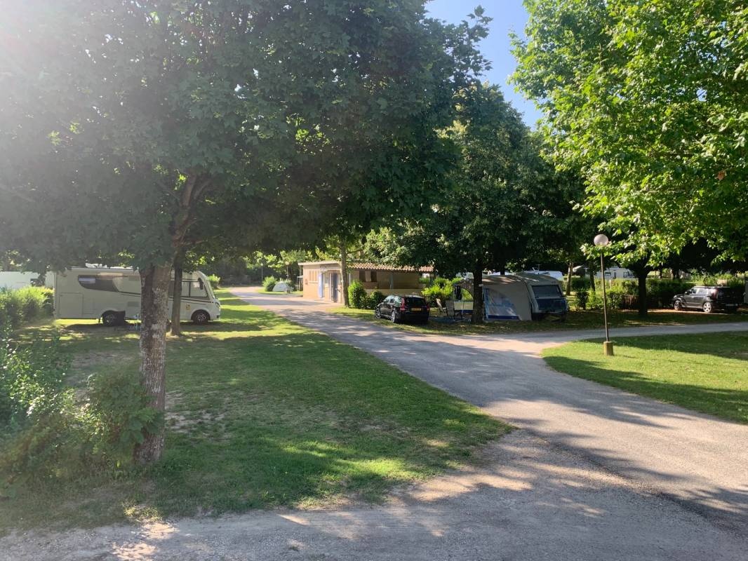 Camping Clorinthes — Campingplats in Crest / Auvergne-Rhône-Alpes