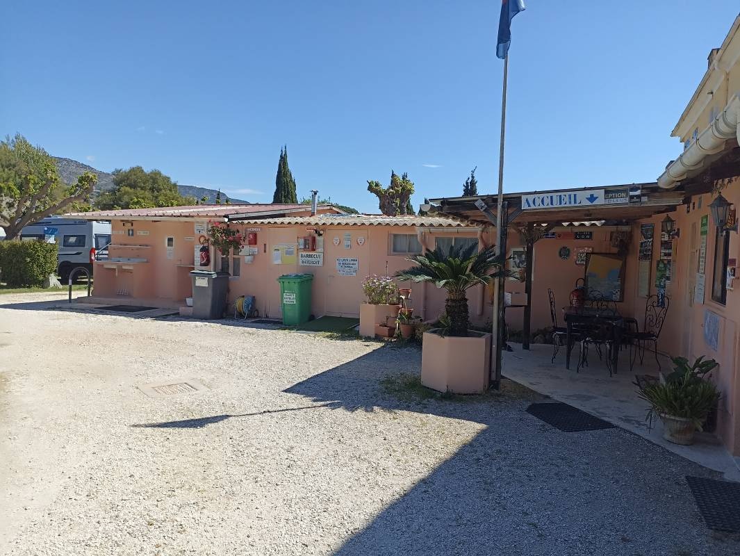 Camping les citronniers — Camping Site in Le Lavandou / Provence-Alpes-Côte d'Azur