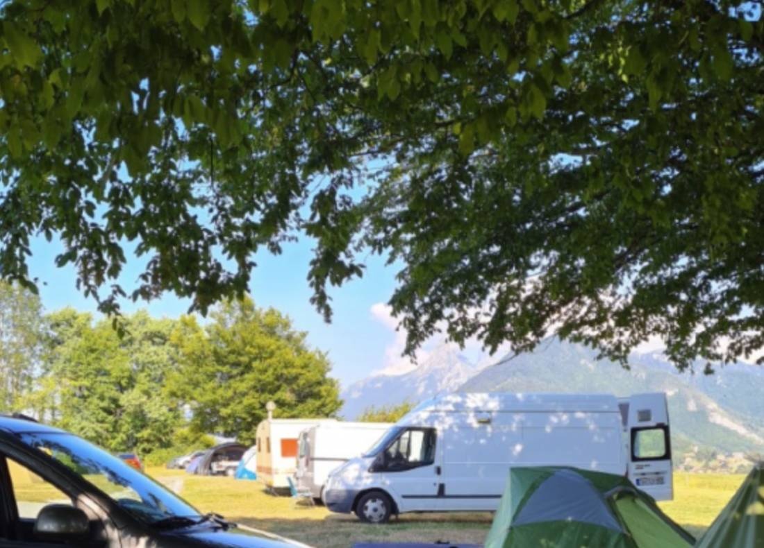 Camping Vinzier — Sítio de acampamento in Vinzier