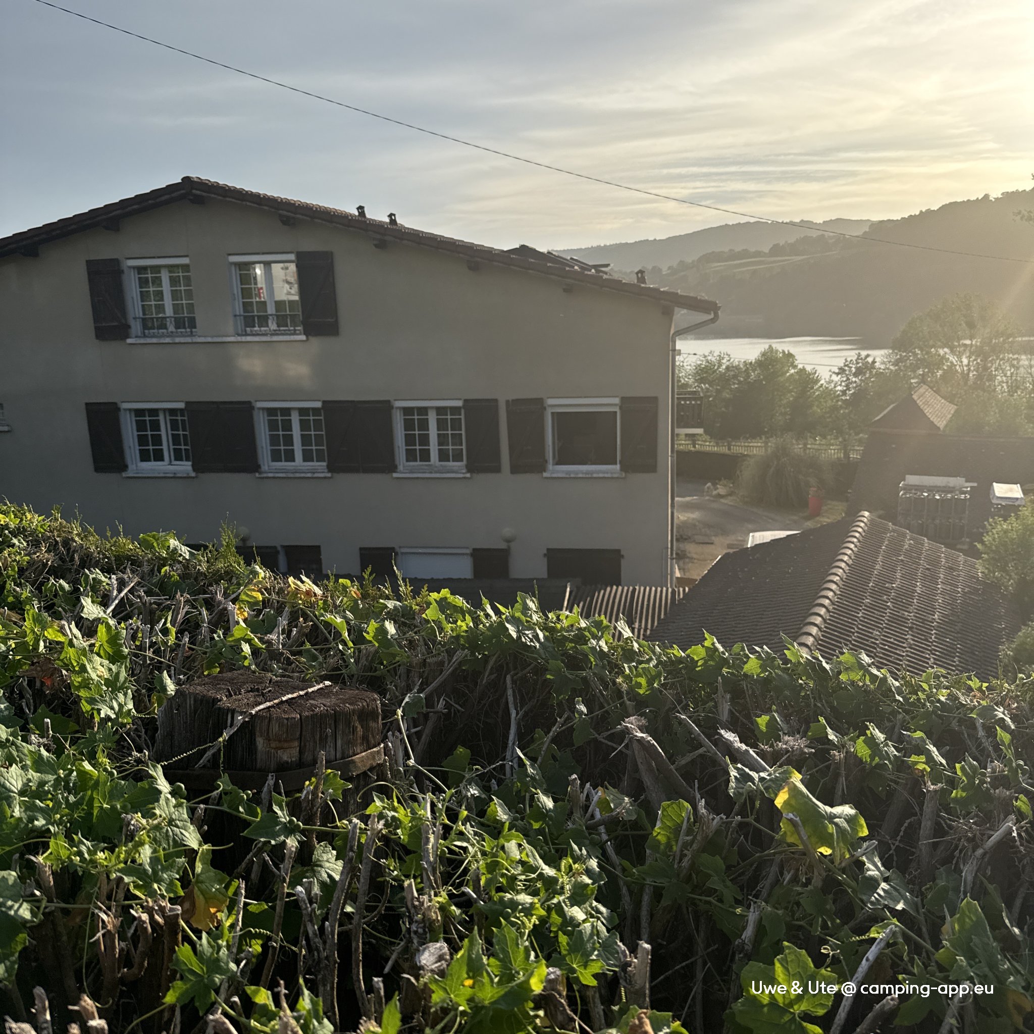 Camping du Lac de Paladru - Le Sans Souci *** — Foto 3