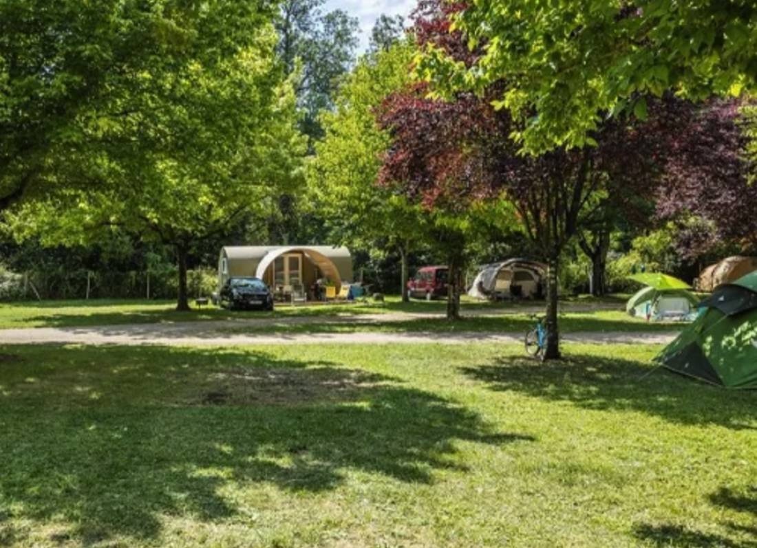 Camping Le Soleil Des Bastides *** — Area da campeggio in Cahuzac-sur-Vère 