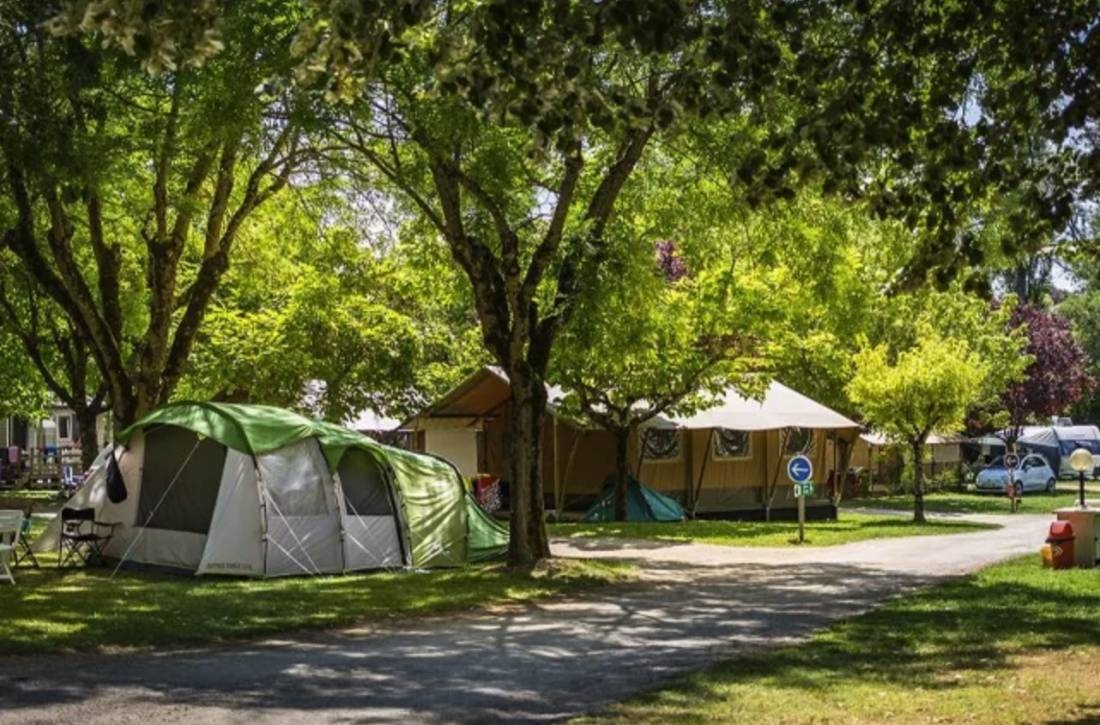Camping Le Soleil Des Bastides *** — Camping Site in Cahuzac-sur-Vère 