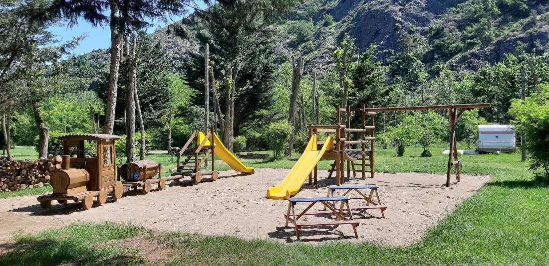 Camping Le Viaduc *** — Kamp yeri in Arlebosc