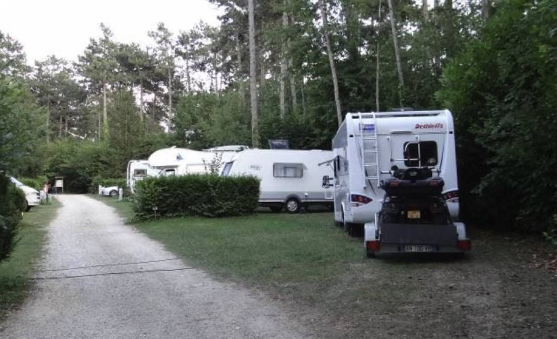 Camping Le Bois de la Justice *** — Campingplads in Monnerville