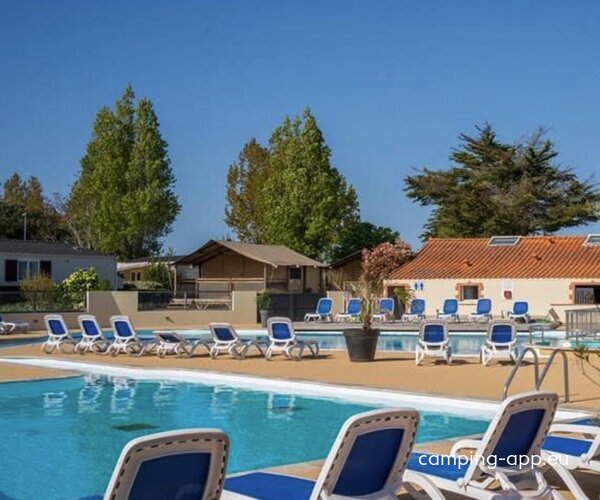 Camping Eden Villages La Pointe Saint-Gildas ***