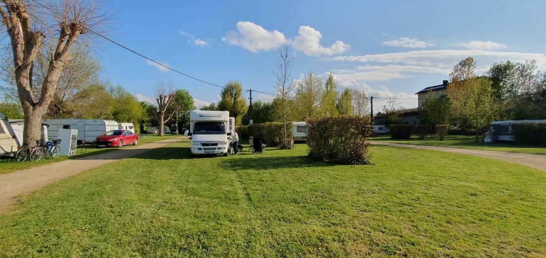 Camping de l'Ecluse ** — Camping in Parcieux / Auvergne-Rhône-Alpes
