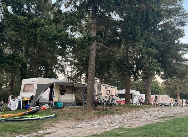 Camping ** Châtillon-sur-Loire — Photo 2