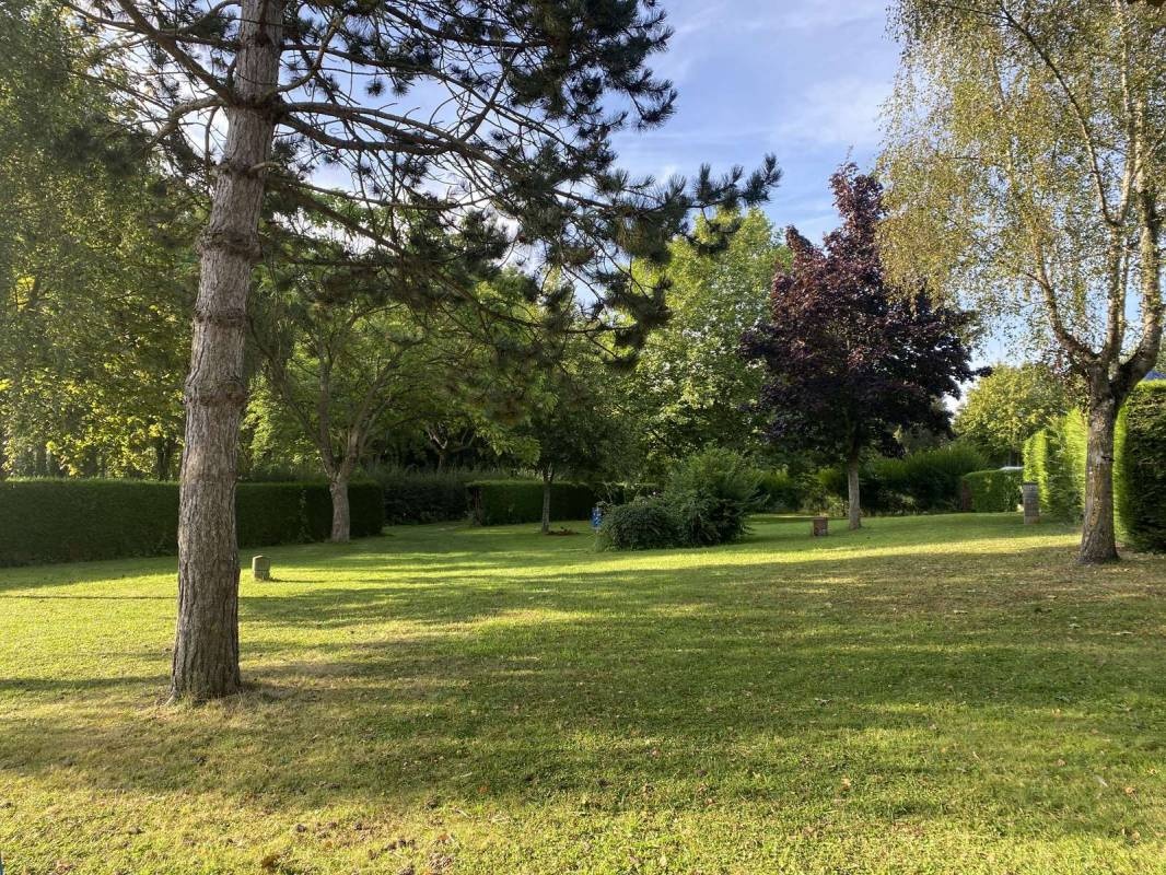 Camping Municipal Sous Le Clocher — Kamp yeri in Dormans / Hauts-de-France