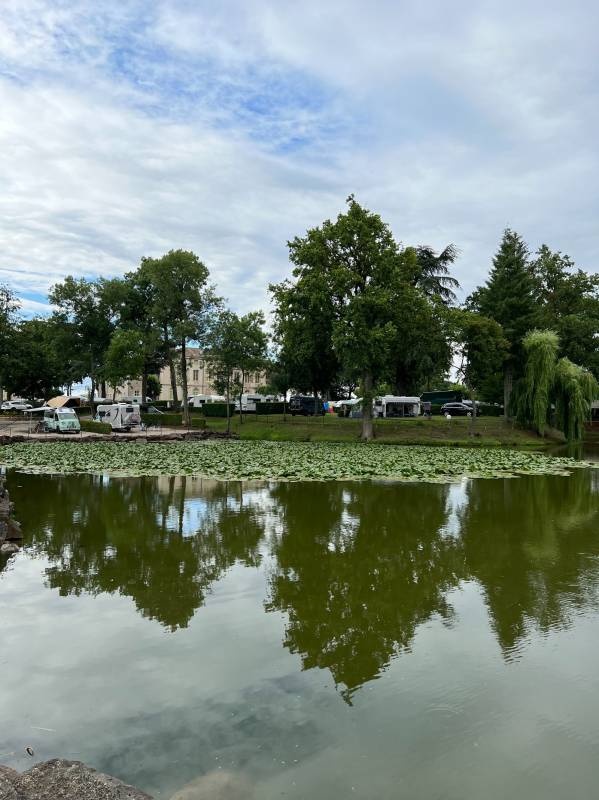 Castel Camping Château de l'Epervière — Campingplatz in Gigny-sur-Saône