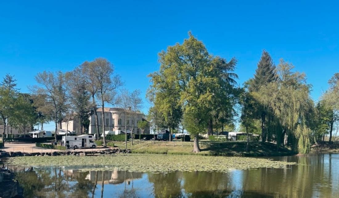 Castel Camping Château de l'Epervière — Camping in Gigny-sur-Saône