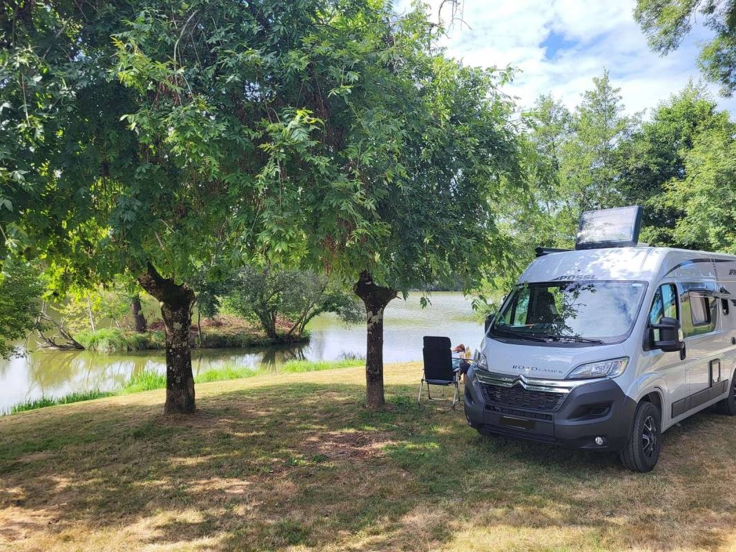 Camping Domaine De Lascaux — Cámping in Saint-Germain-les-Vergnes