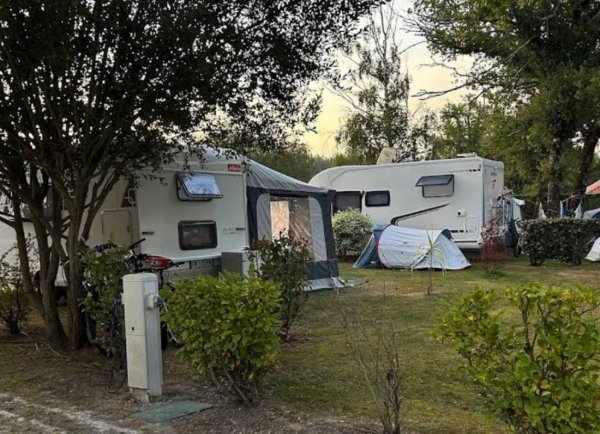 Camping Paradis Le Tastesoule ****