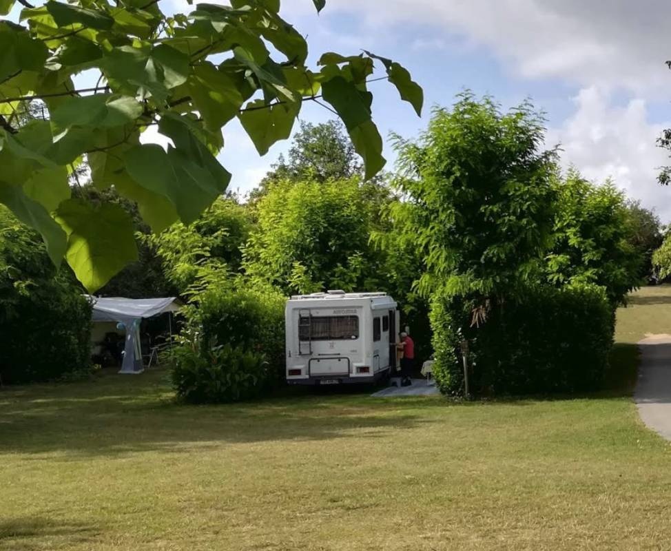 Camping Des Acacias — Cámping in Clion