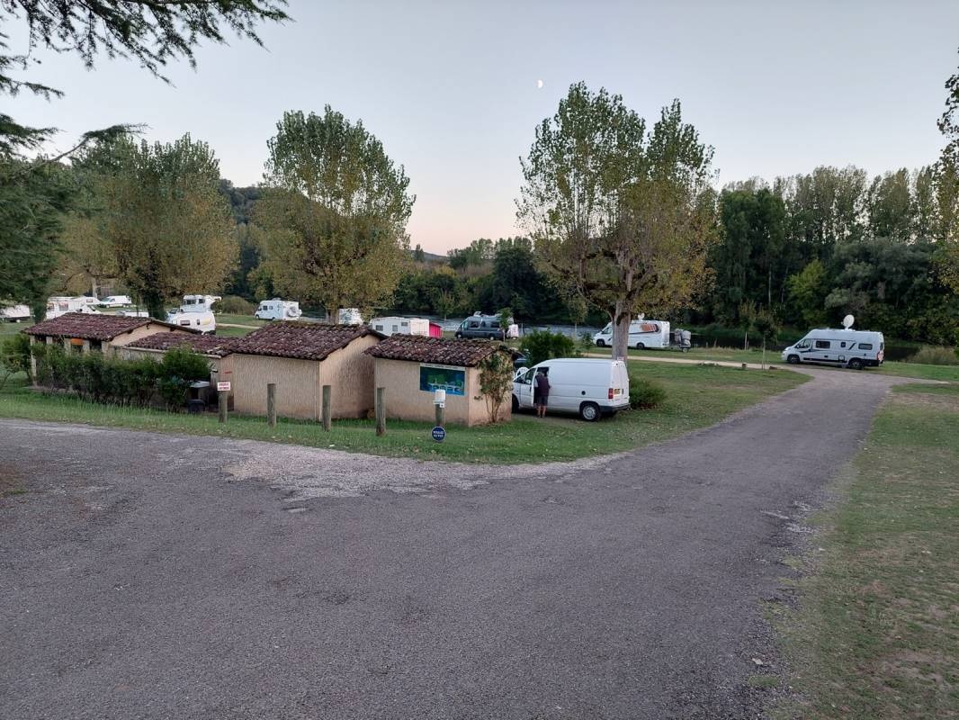 Camping La Verte Rive — Kemp in La Roque-Gageac